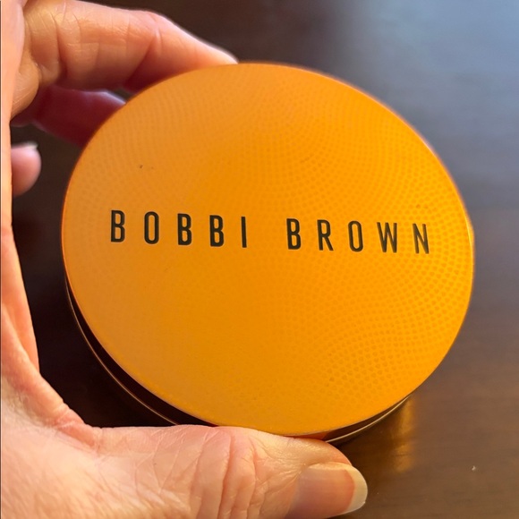 Bobbi Brown Dual-Tone Compact - Warm Peach and Soft Tan - Picture 2 of 3